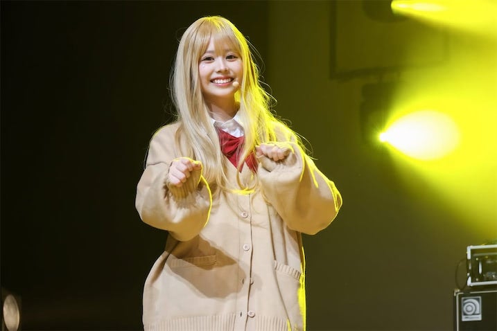 カジサックの高1長女、“金髪制服姿”が「AIレベルに可愛い」と話題「アニメに出てきそうな美少女」