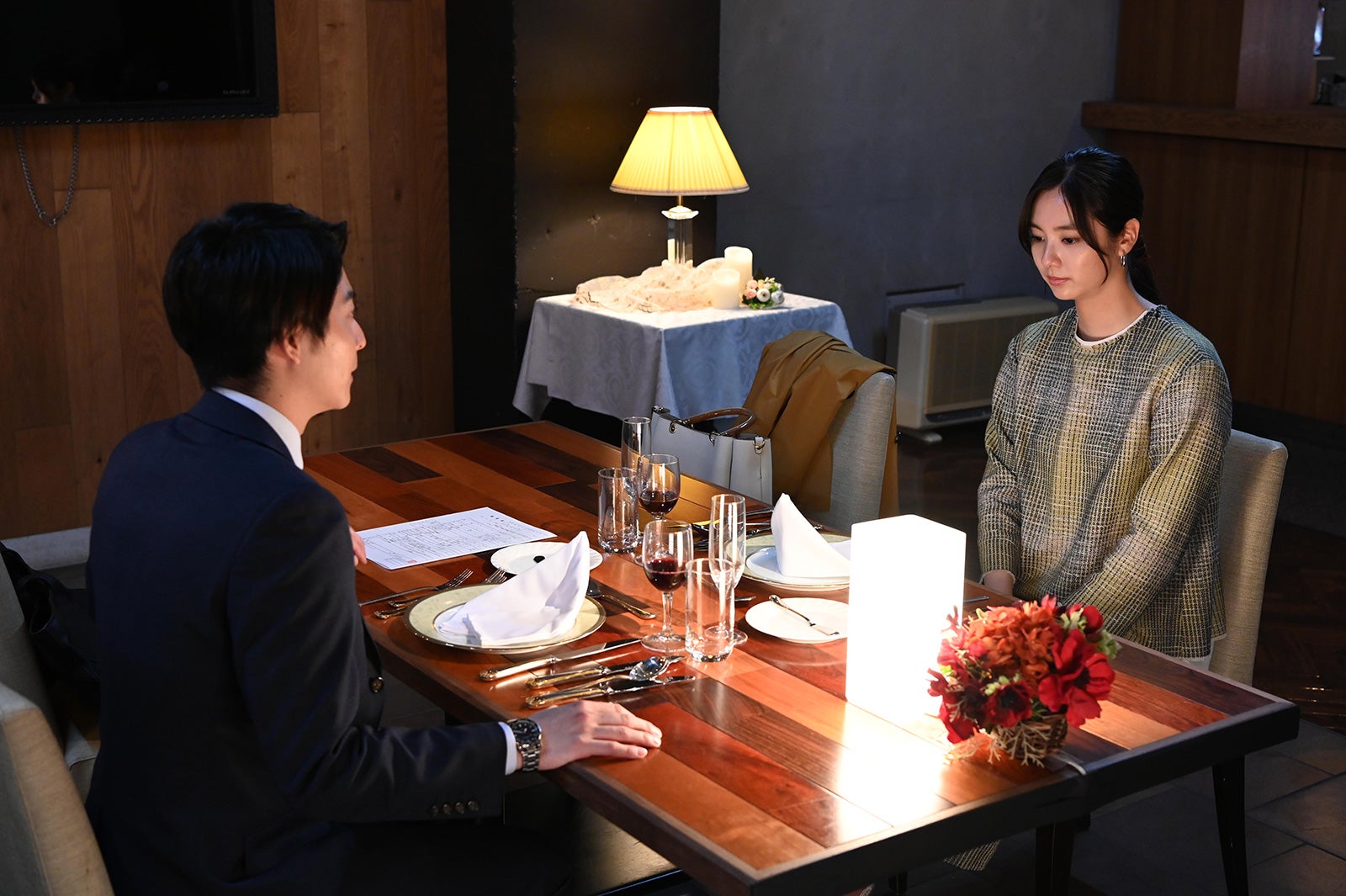 小池徹平、新川優愛（C）読売テレビ