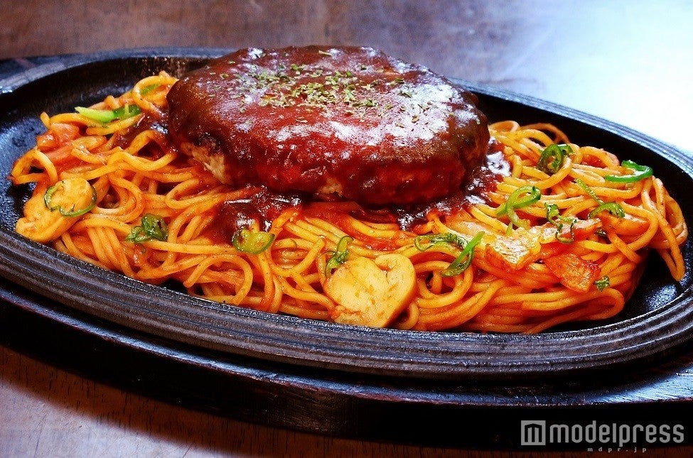 ハンバーグを乗せたスパゲティ／画像提供：全日本 肉汁グランプリ実行委員会