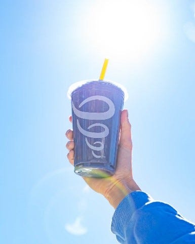 「ジャンバ」渋谷に復活オープン、日本限定“青色スムージー”含む7種展開