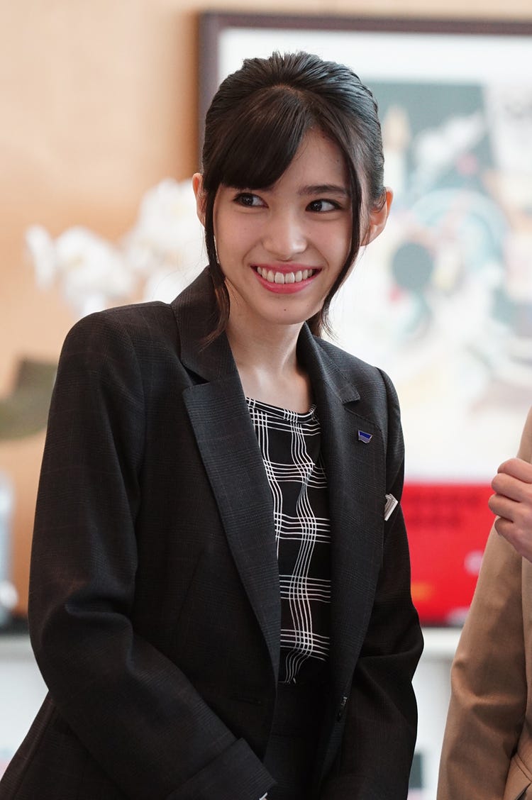 OL 注目の人物】15歳でOL役抜擢の美女「オトナ高校」出演中の長見玲亜 - モデルプレス