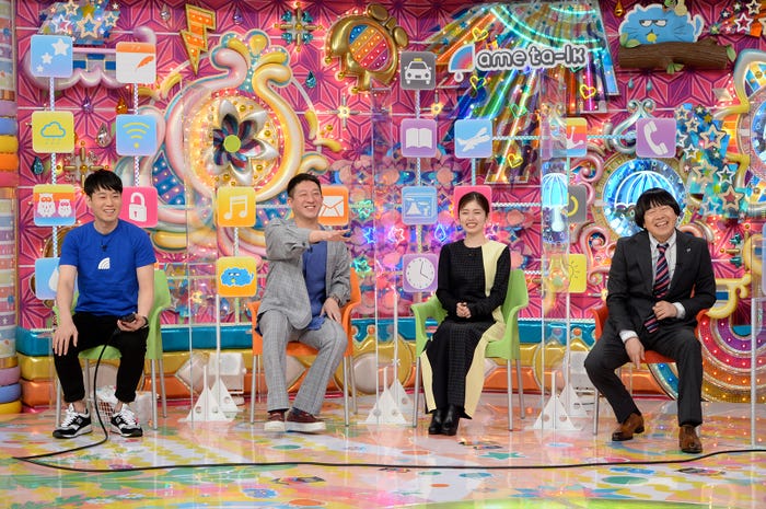 (左から)かじがや卓哉、高橋茂雄、小芝風花、蛍原徹 (C)テレビ朝日