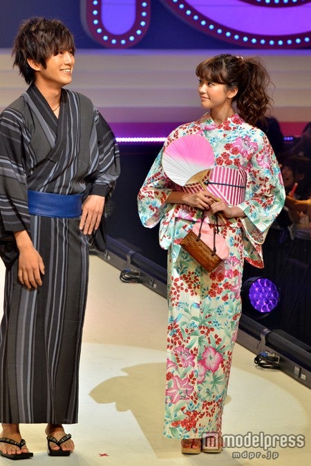 （左から）溝端淳平、桐谷美玲