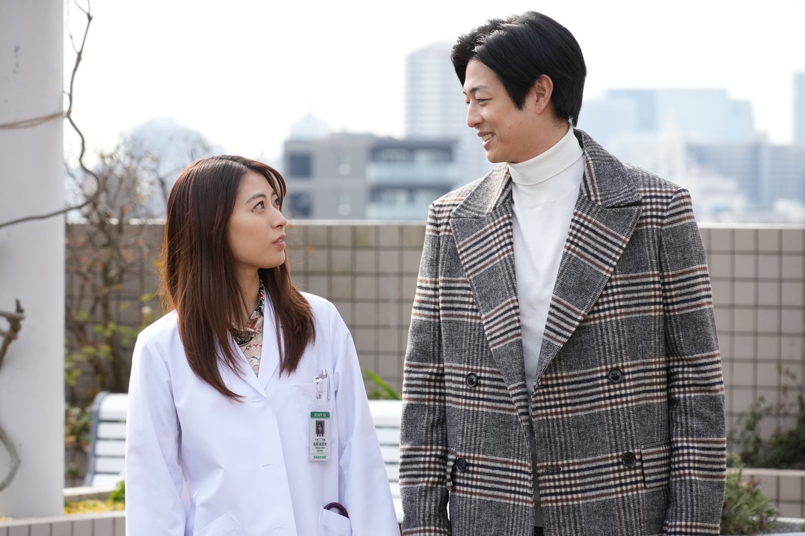 瀧本美織、時任勇気（C）カンテレ