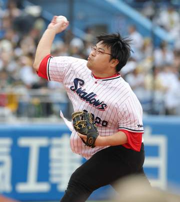 ヤクルト YouTuber・高田ふーみんが始球式