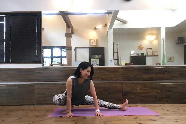 股関節ストレッチ