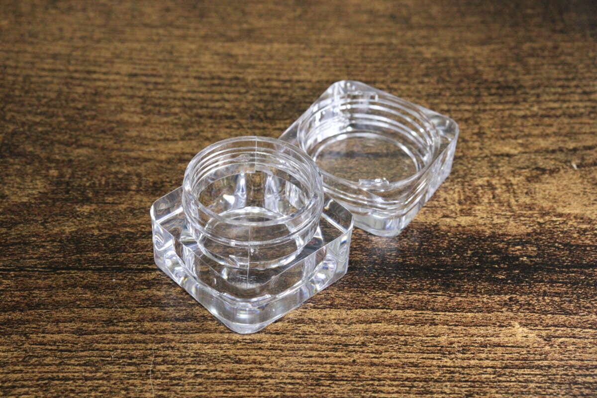 ダイソー クリームケース ダイソーの四角いクリームケース