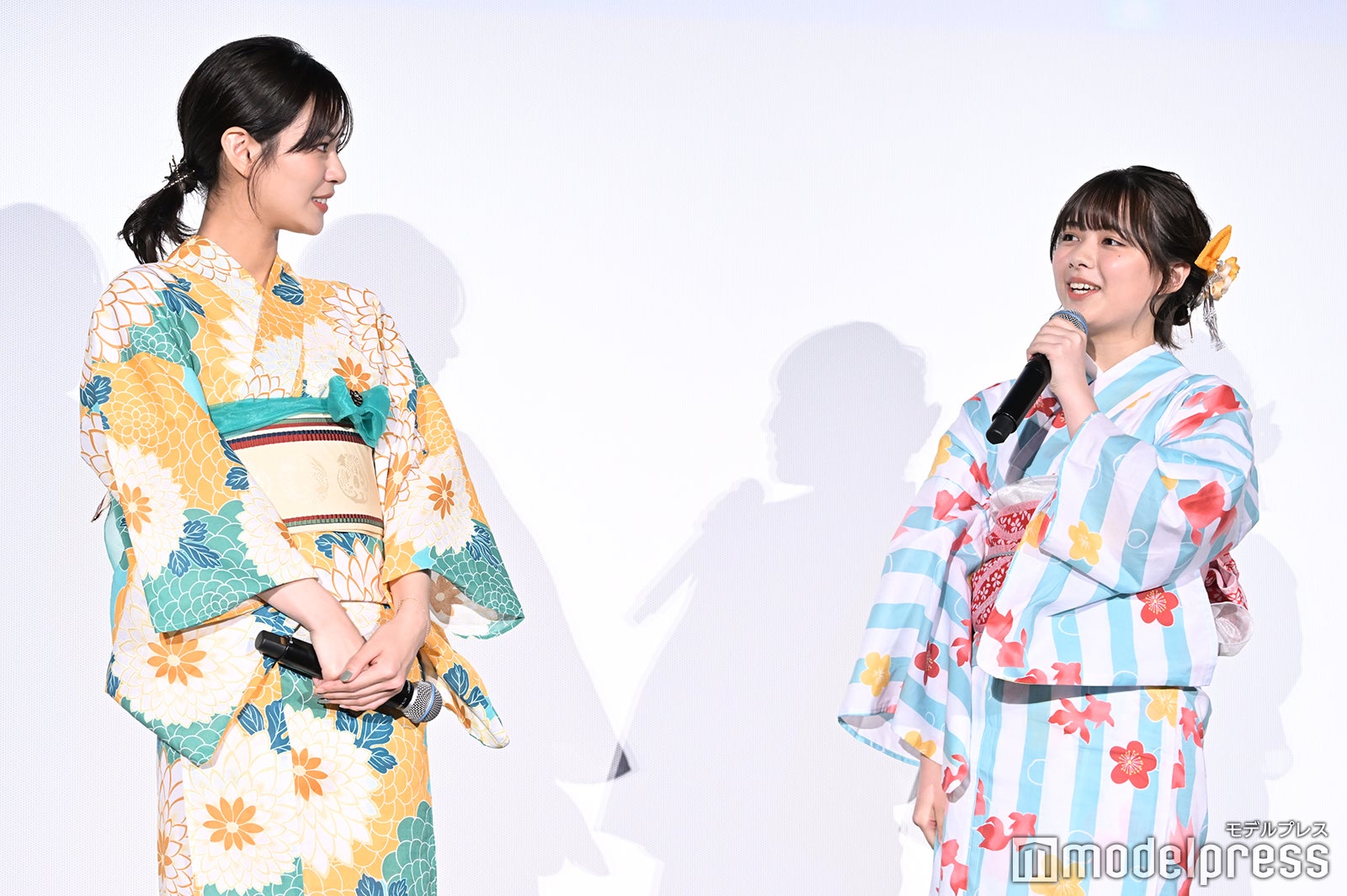 永瀬莉子、川崎帆々花（C）モデルプレス