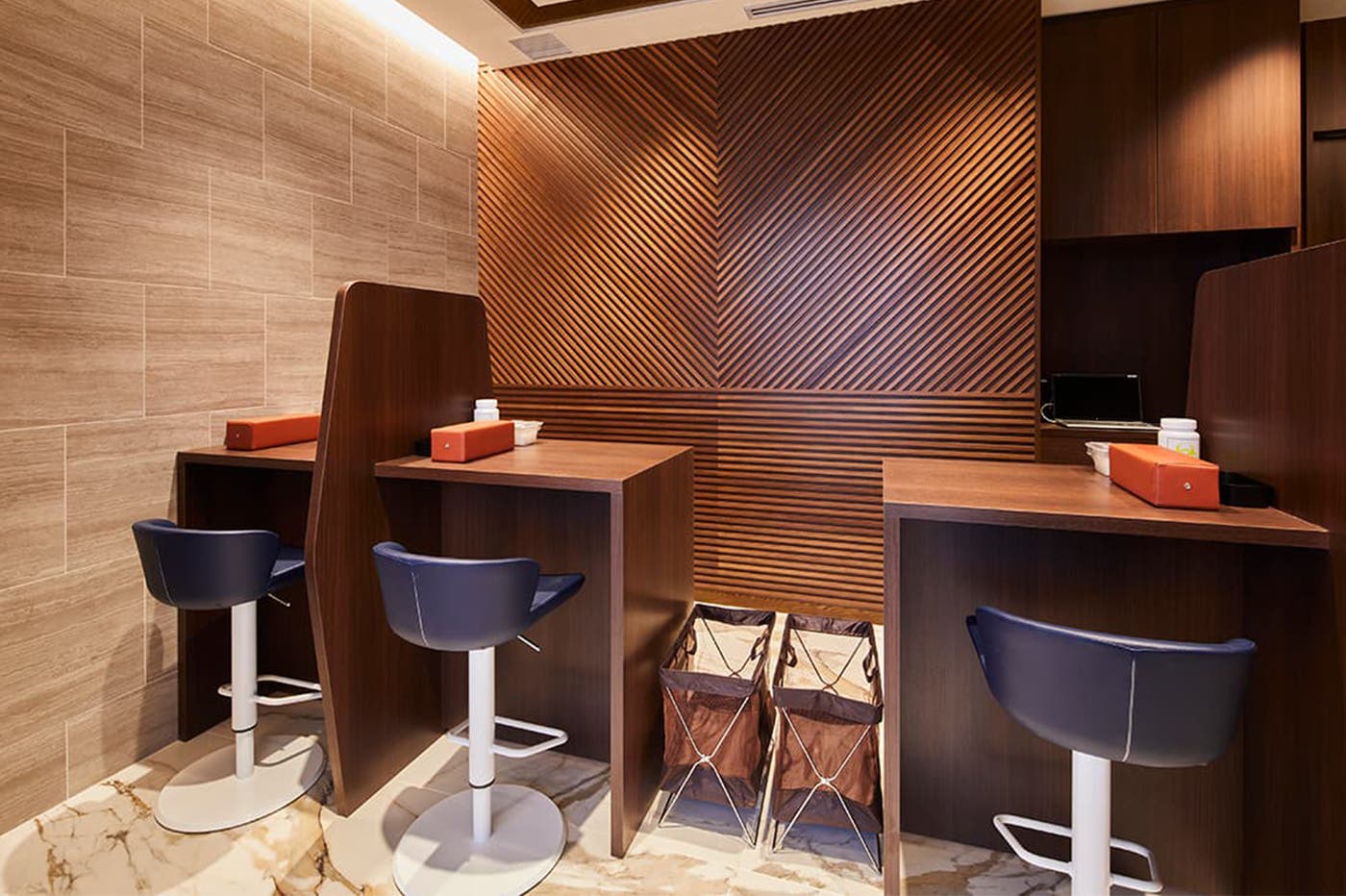 「にしたんARTクリニック」品川院の採血ルーム(C)モデルプレス