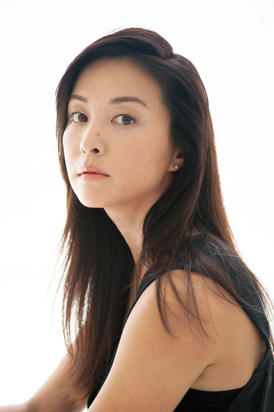 約10年のブランクを経てモデル復帰 “OLのアイコン”青山恭子が変わらず美しい - モデルプレス