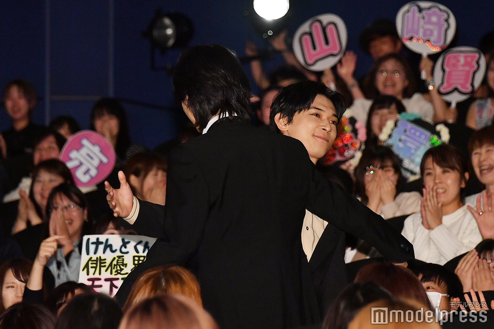 山崎賢人、吉沢亮 （C）モデルプレス