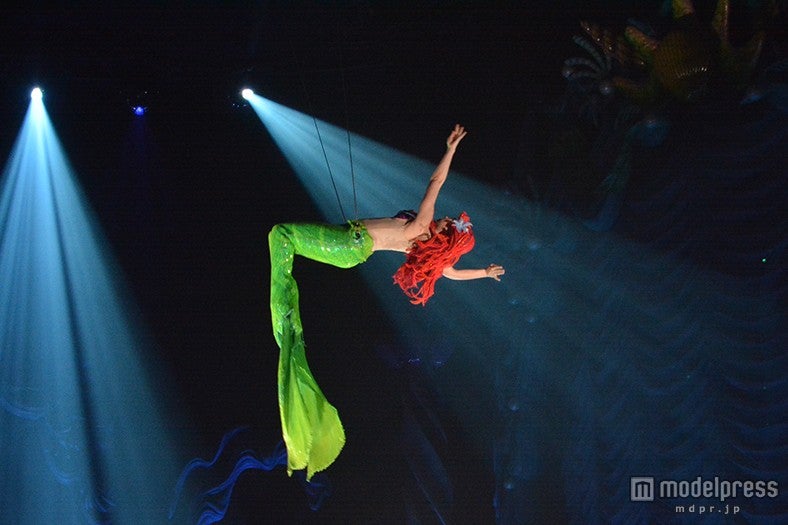 海底を自在に泳ぐアリエル
