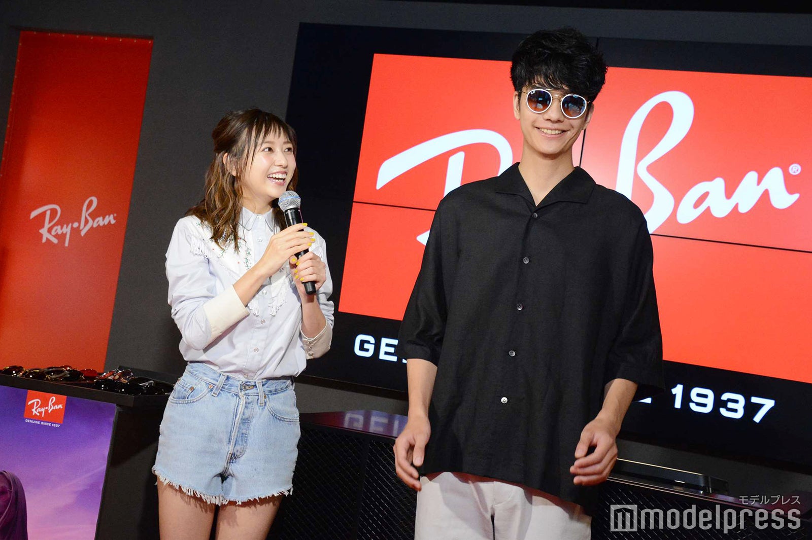 伊藤千晃（左）（C）モデルプレス