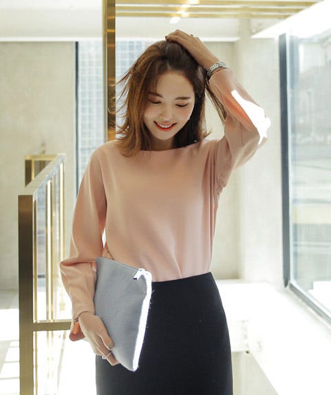 スクエアーネックゆったりブラウス・全3色「DHOLIC」4,503円(税込)/画像提供:DHOLIC