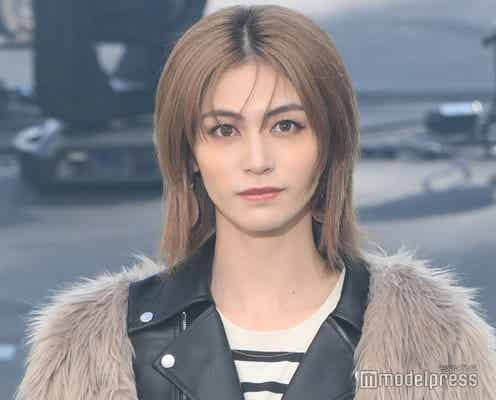 楓、ミニ丈スカートで美脚披露 秋コーデで堂々ランウェイ<TGC フェス 山梨 2023>