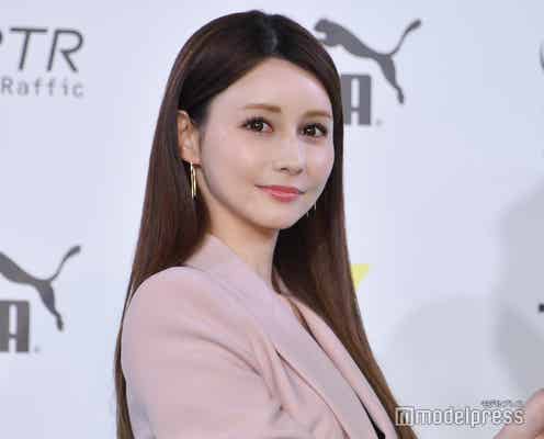 ダレノガレ明美、ミニスカコーデで美脚際立つ ディズニー満喫ショット公開