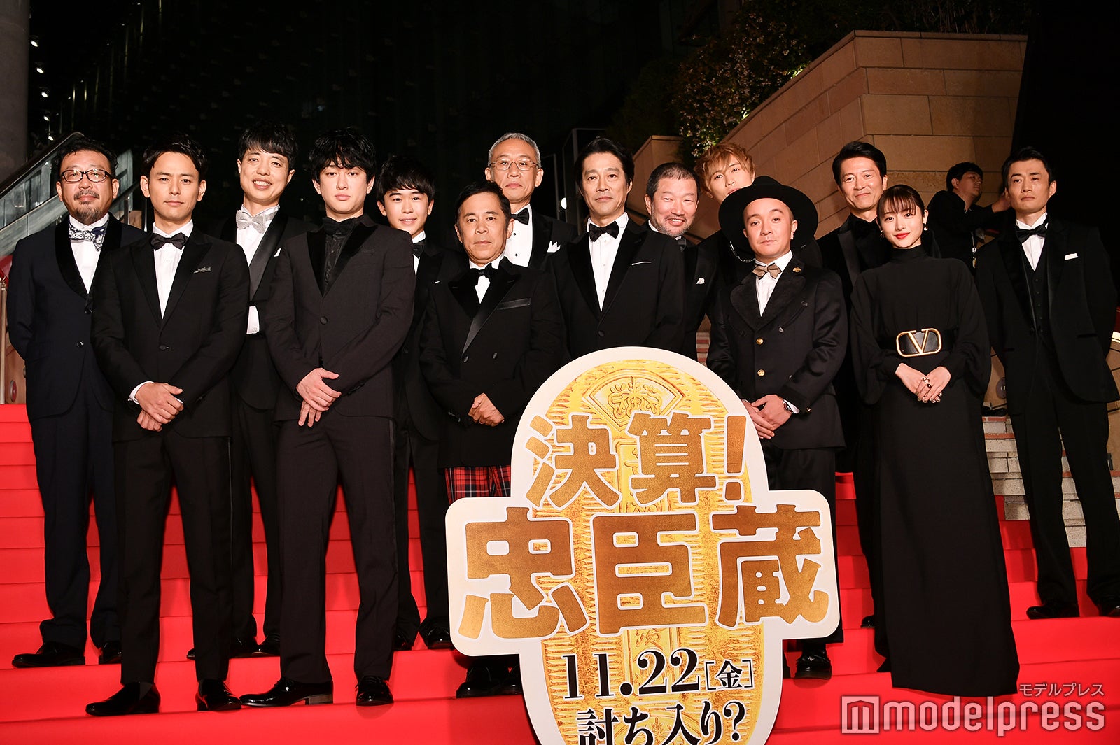 （前列左から）妻夫木聡、横山裕、岡村隆史、堤真一、濱田岳、石原さとみ（後列左から）中村義洋監督、小松利昌、鈴木福、西村まさ彦、木村祐一、橋本良亮(A.B.C-Z)、寺脇康文、沖田裕樹（C）モデルプレス