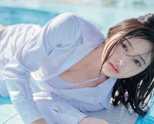 乃木坂46井上和、胸元チラリ プールサイドカット解禁<あの頃、乃木坂にいた>