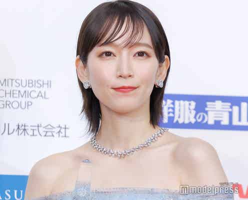 「ラヴィット!」吉岡里帆、人気芸人の肩に“密着” 生寸劇に絶賛の声相次ぐ「悶絶級の可愛さ」「羨ましい」