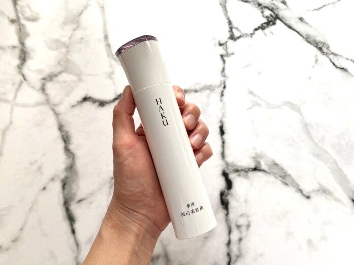 美容液としては比較的硬めのテクスチャーで、気になる部分にピタッと塗布できる