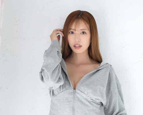 レースクイーン・央川かこ、美谷間チラリ 抜群スタイル披露