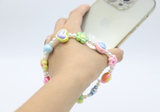 【ダイソー】200円ストラップが韓国っぽすぎ！スマホもバッグも一気に可愛く