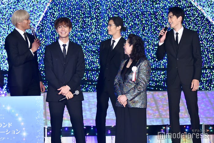 (後列左から)関口メンディー、片寄涼太、塩野瑛久、町田啓太(C)モデルプレス