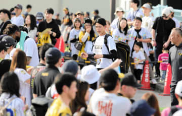 阪神の具志川キャンプが大盛況だった理由 来場者前年比1万人増！企画統括部部長「身近に触れ合えることが肝」