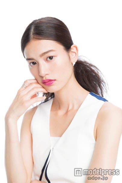 東洋人の瞳に良くあうグリーン系のレンズカラー「HACCA」