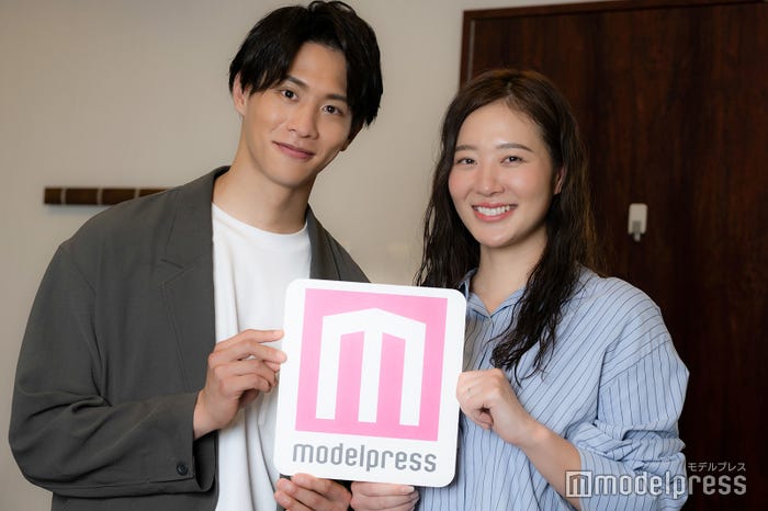 中道理央也、西山真央(C)モデルプレス