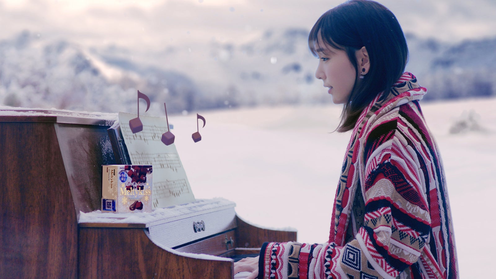 新垣結衣、新CM「雪原のピアノ篇」より（提供画像）