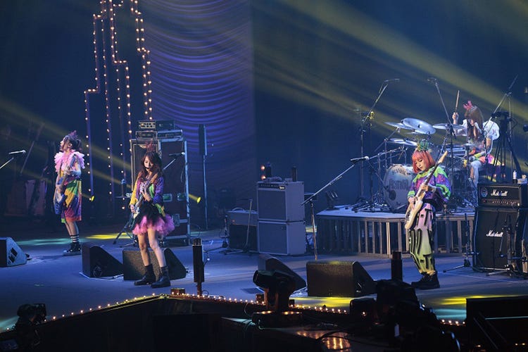 Scandal ガールズバンド史上23年ぶりの横浜アリーナ2days 2日間で2万3000人が大熱狂 モデルプレス Scandal ガールズバンド史上23年ぶりの横浜アリーナ2days 2日間で2万3000人が大熱狂 モデルプレス