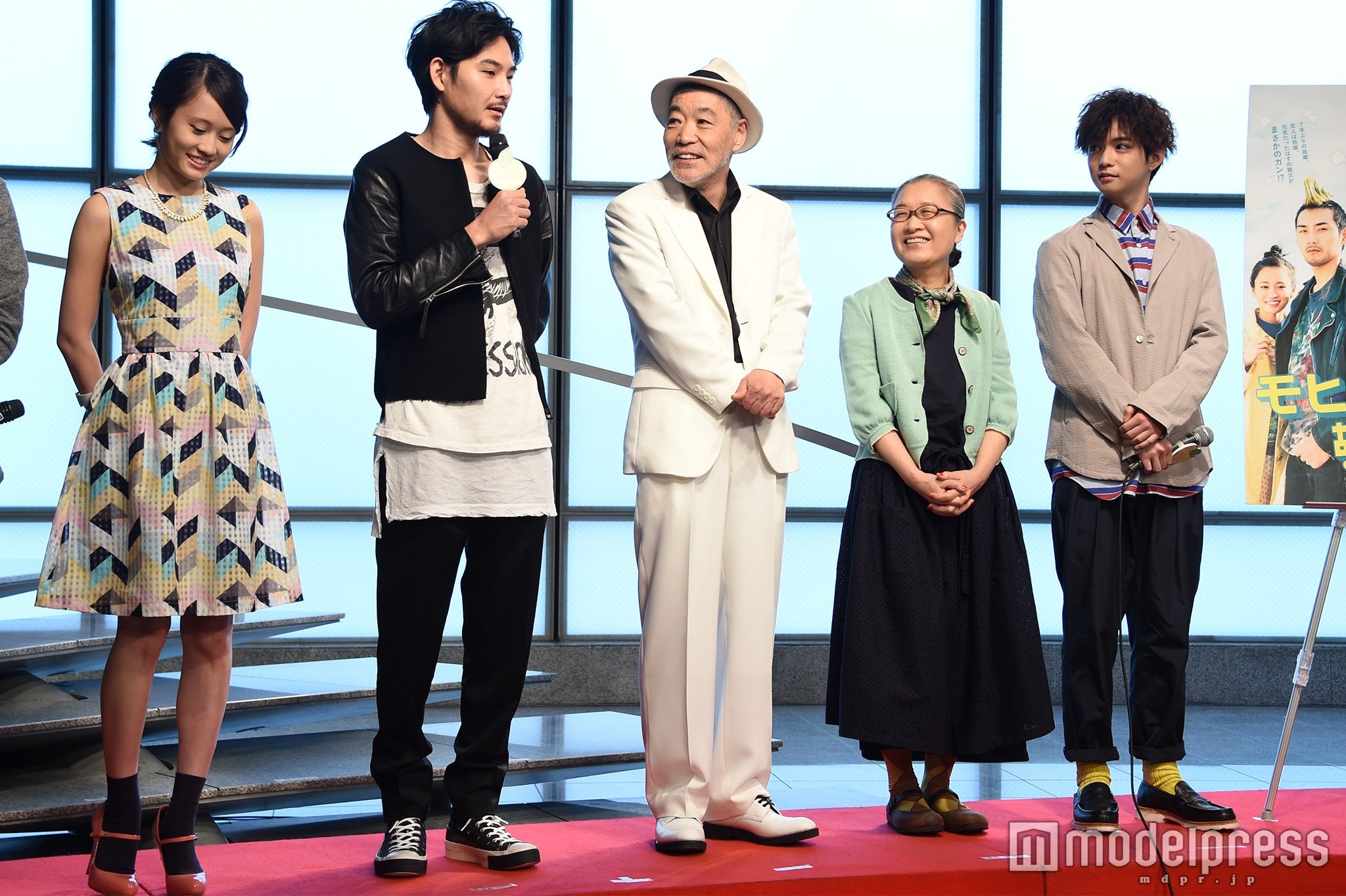 （左から）前田敦子、松田龍平、柄本明、もたいまさこ、千葉雄大（C）モデルプレス