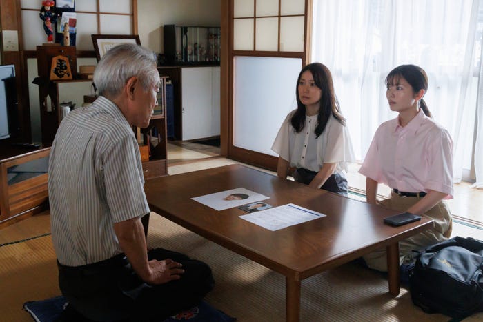 大島優子、小芝風花「GO HOME~警視庁身元不明人相談室~」第9話より(C)日本テレビ