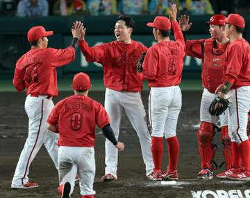 広島 栗林お見事！4度目連敗ストップ 球団初快挙の1安打完封星「（サッカー）W杯メンバー発表だったので」「うれしいです！」