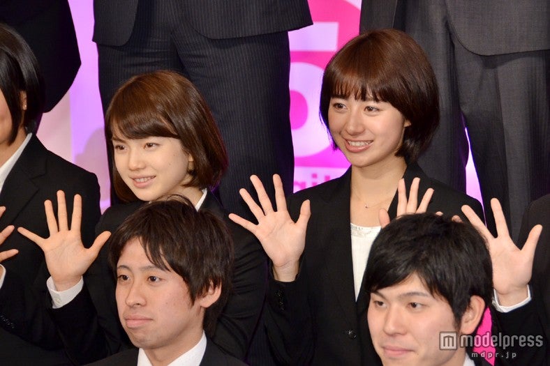 テレビ朝日の2013年度新人アナウンサー・林美沙希（右）と弘中綾香（左）