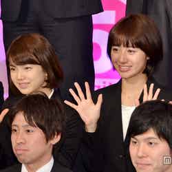 テレビ朝日の2013年度新人アナウンサー・林美沙希（右）と弘中綾香（左）