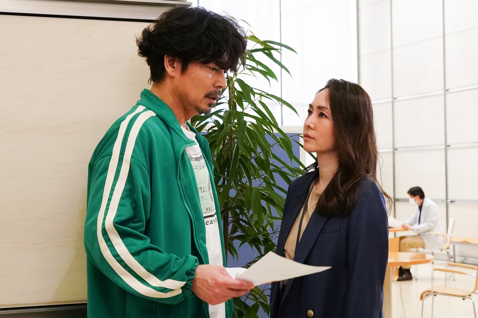 小澤征悦、霧島れいか／「Dr.チョコレート」第3話（C）日本テレビ