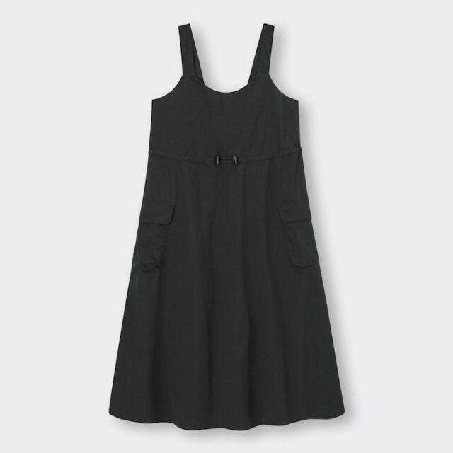 GU　新作ジャンパードレス　モノトーンコーデ　EccO　イラスト　ユーティリティージャンパードレス