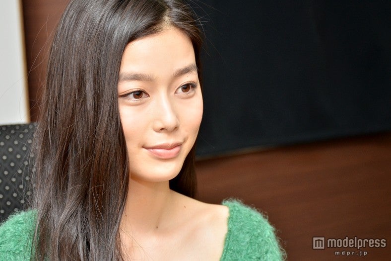 吉倉あおい＜衣裳協力＞Cher Harajuku／deicy代官山