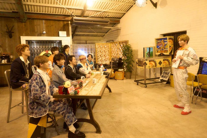 (左上段手前から)瀬口黎弥、木村慧人、堀夏喜(左下段手前から)中島颯太、佐藤大樹、真島ヒロ、世界、八木勇征(右)澤本夏輝(C)日本テレビ