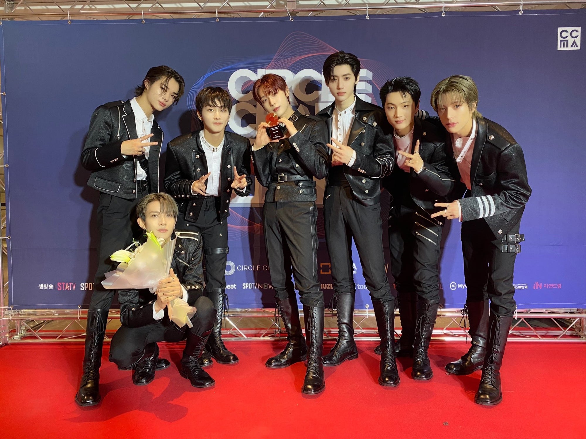 ENHYPEN「CIRCLE CHART MUSIC AWARDS」3年連続受賞「ENGENEに感謝」圧巻のステージ披露