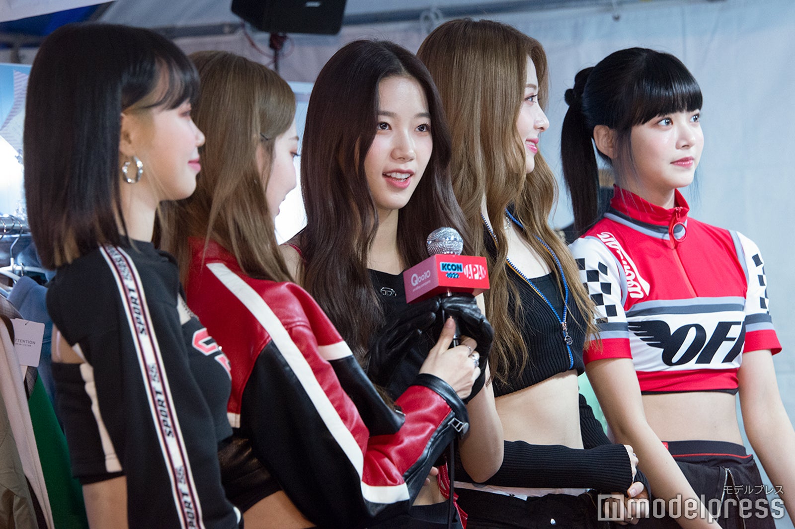 LE SSERAFIM／キム・チェウォン、宮脇咲良、カズハ、ホ・ユンジン、ホン・ウンチェ（C）モデルプレス