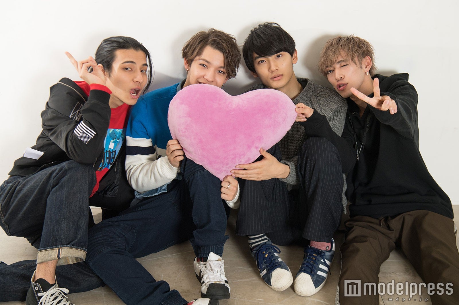 （左から）AM、Kauan、Fu、U（C）モデルプレス