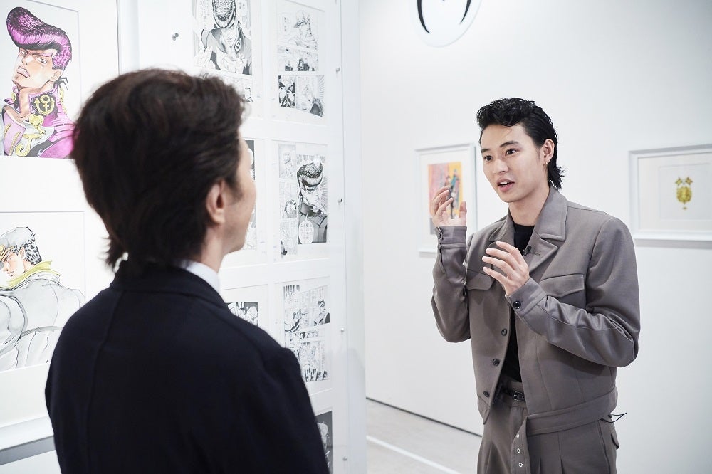 荒木飛呂彦、山崎賢人 （C）2017 映画「ジョジョの奇妙な冒険 ダイヤモンドは砕けない 第一章」製作委員会　（C）LUCKY LAND COMMUNICATIONS／集英社