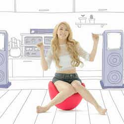 ギュリ/バランスチェア「CUVILADY(クビレディ)」の初CM 「Are You Ready?」編