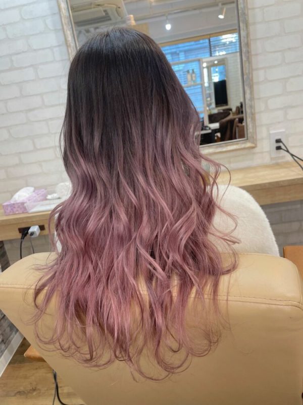 色落ち後も綺麗な 紫 グラデーション の髪色 暗め 明るめヘアで似合うを見つけよう モデルプレス 色落ち後も綺麗な 紫 グラデーション の髪色 暗め 明るめヘアで似合うを見つけよう モデルプレス