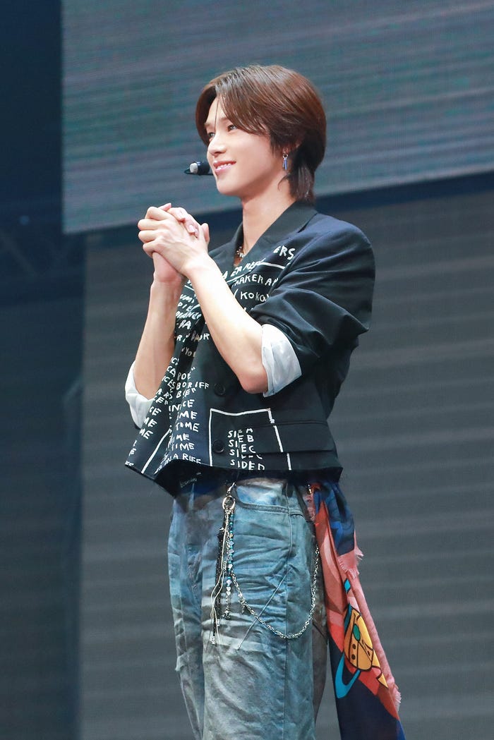 デビュー決定後に油そばを床で食べたことを思い出したK(C)HYBE LABELS JAPAN