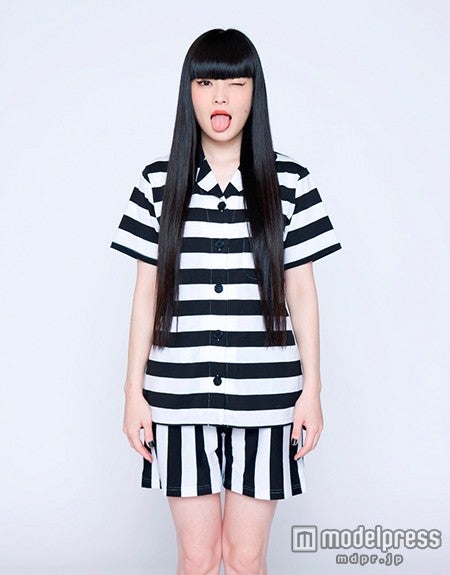 秋元梢×「YUMMY MART」ジャージーシャツ