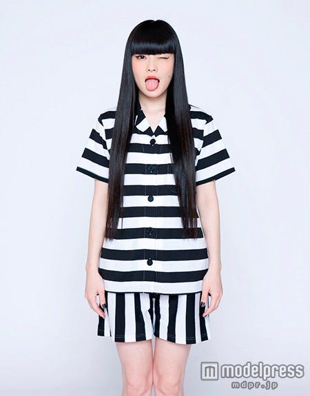 秋元梢×「YUMMY MART」ジャージーシャツ